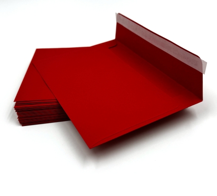 Dunkelrote Briefumschläge, C6 = 162 x 114 mm, mit Abziehstreifen, Cadmium